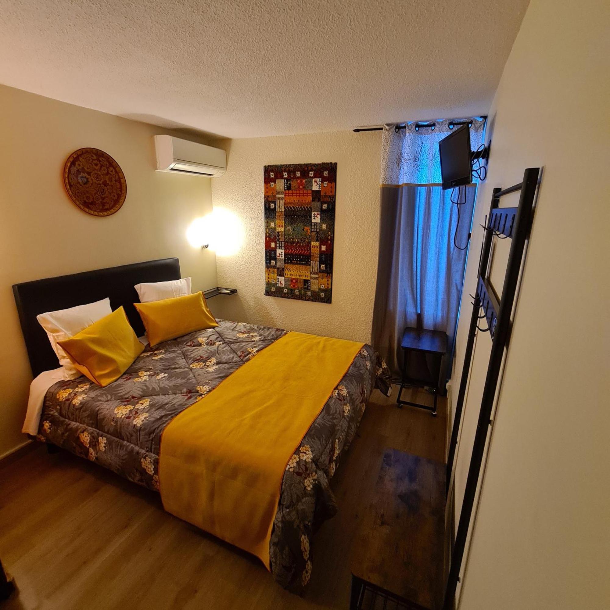 Hotel L'Etoile Aeroport - A61 Carcassonne Ngoại thất bức ảnh