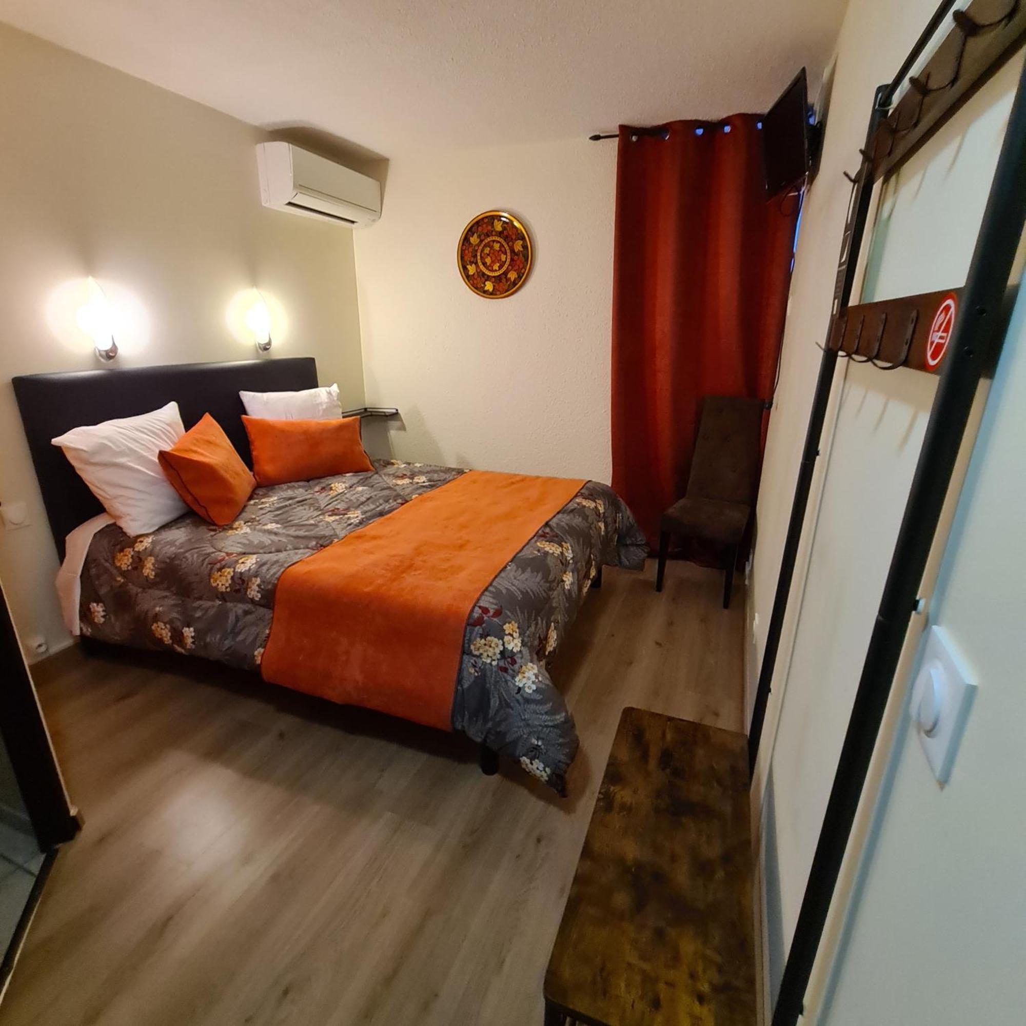Hotel L'Etoile Aeroport - A61 Carcassonne Ngoại thất bức ảnh