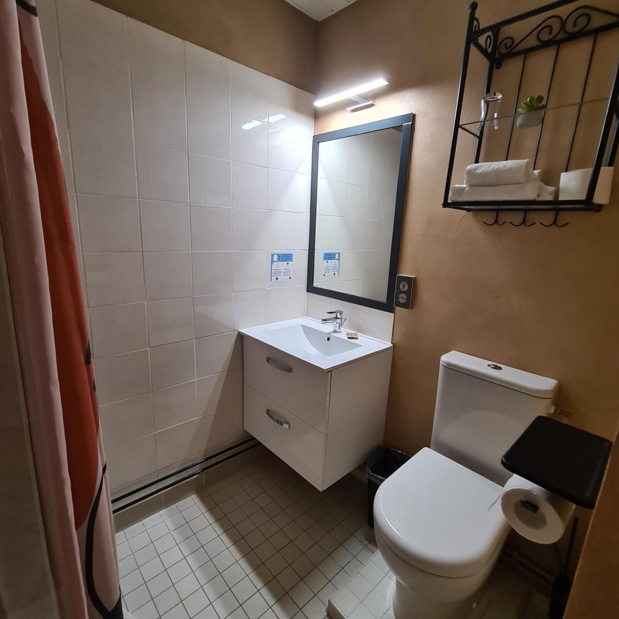 Hotel L'Etoile Aeroport - A61 Carcassonne Ngoại thất bức ảnh