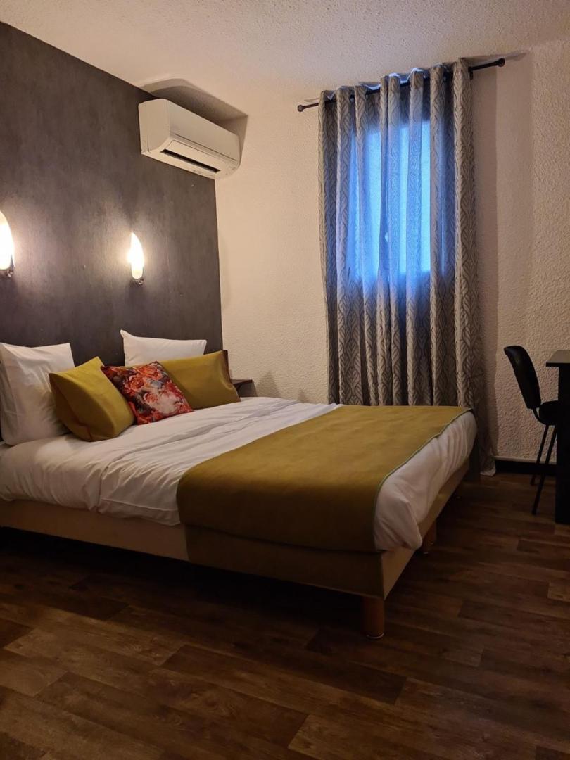 Hotel L'Etoile Aeroport - A61 Carcassonne Ngoại thất bức ảnh