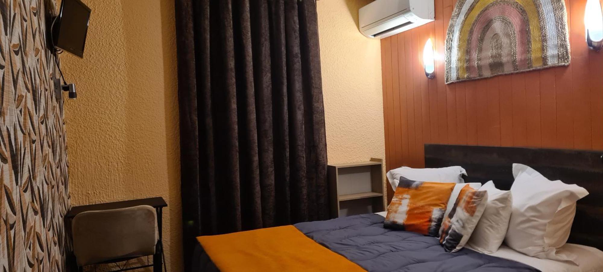 Hotel L'Etoile Aeroport - A61 Carcassonne Ngoại thất bức ảnh